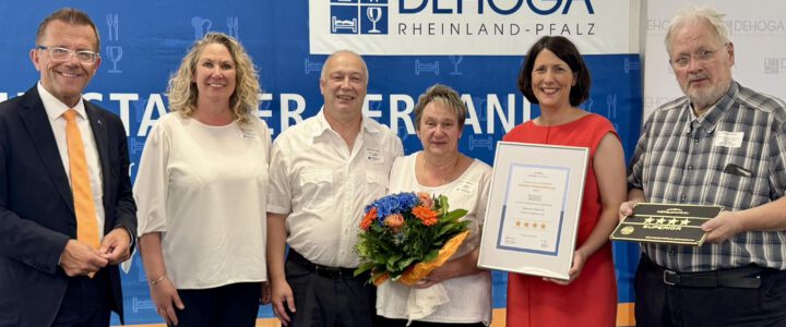 Wir freuen uns riesig über diese Auszeichnung! Wir freuen uns riesig über diese Auszeichnung!